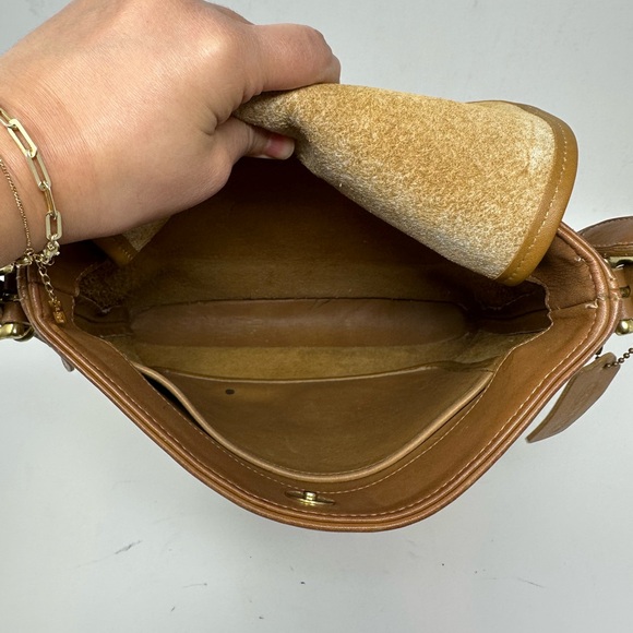 Vintage COACH 9806 Tan Brown Leather Equestrian Slim Bucket Shoulder Bag USA - Picture 10 of 14